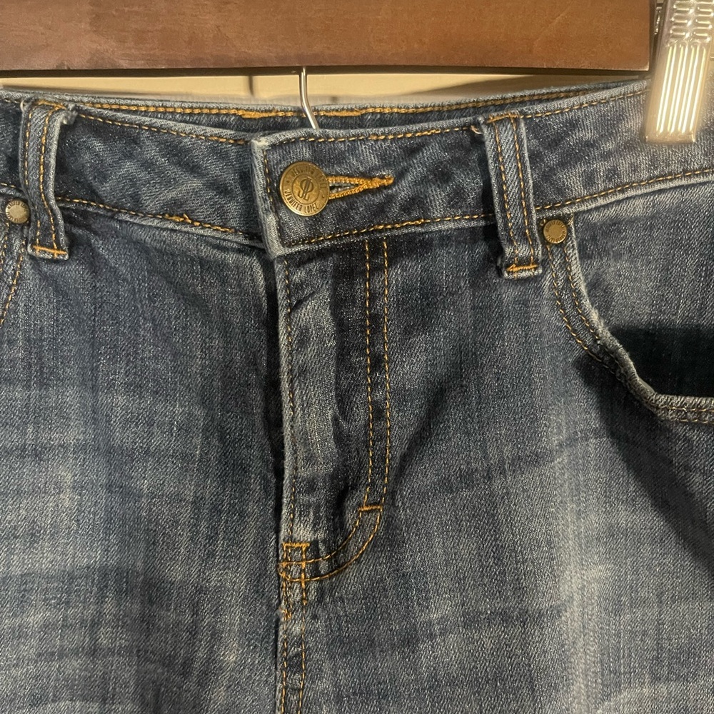 Jennifer Lopez brand women's distressed look jeans shorts size 8 - Picture 3 of 10